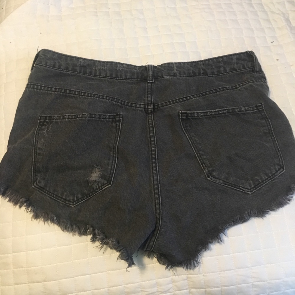 High waisted ripped black jean shorts - Picture 2 of 2